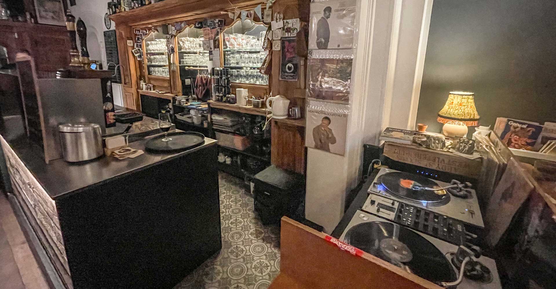 When in Brussels, Settle in at Gist for Great Tunes and Belgian Ales on Cask