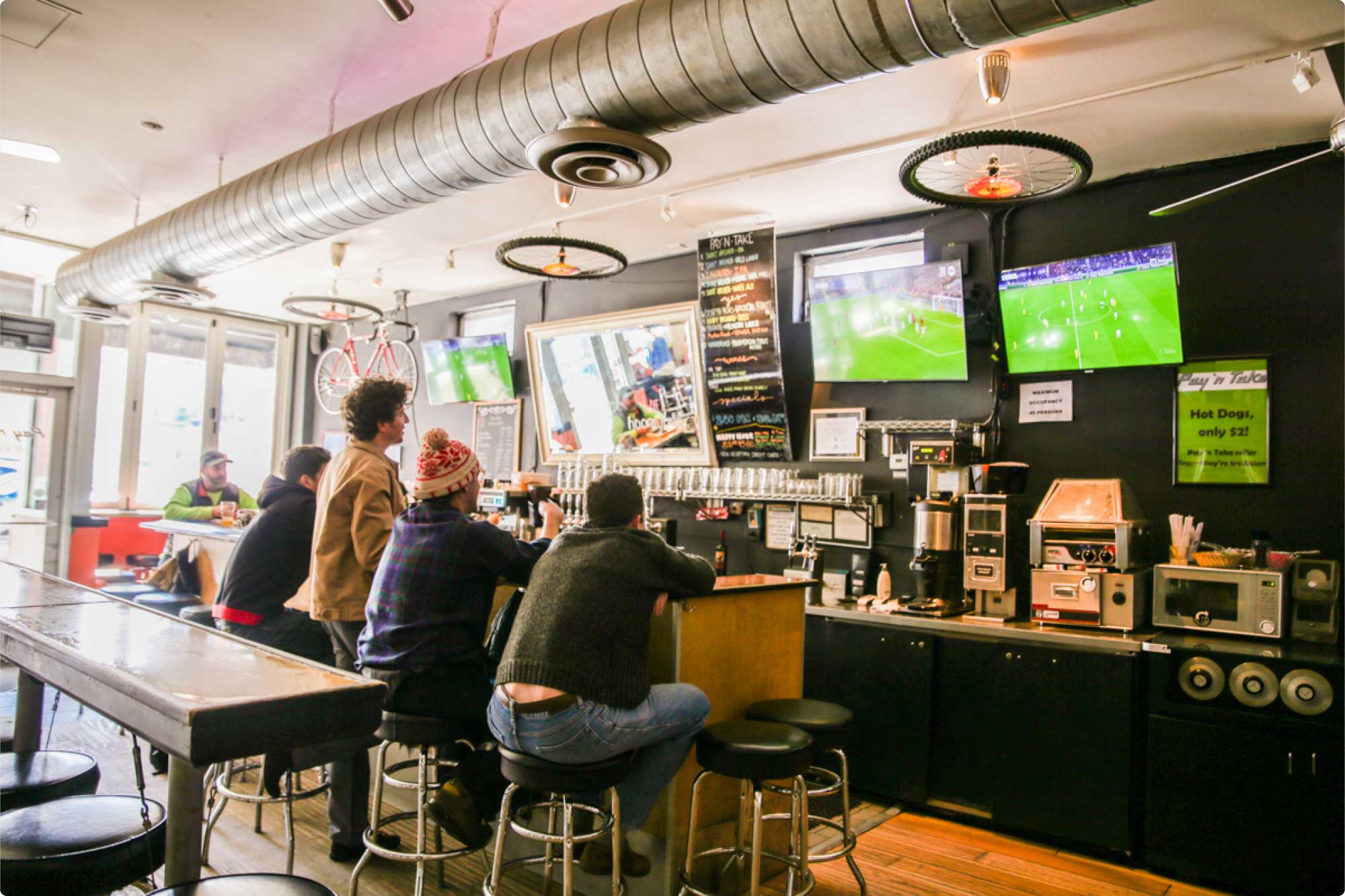 Flagstaff’s Pay ’N Take Is a Welcoming Waystation for Wandering Beer Lovers